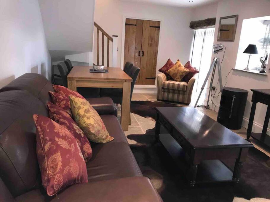 Chic 2 Bed Peak District Cottage Barn Near Alton Towers, Polar Bears, Chatsworth House Leek Dış mekan fotoğraf