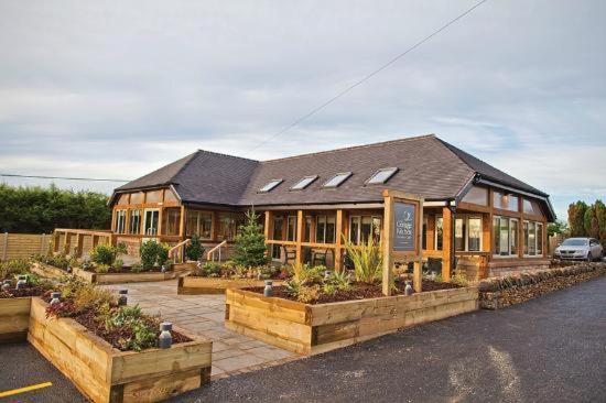 Chic 2 Bed Peak District Cottage Barn Near Alton Towers, Polar Bears, Chatsworth House Leek Dış mekan fotoğraf